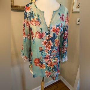 top | aratta silent journey | size xs | light greenish blue with vibrant flowers